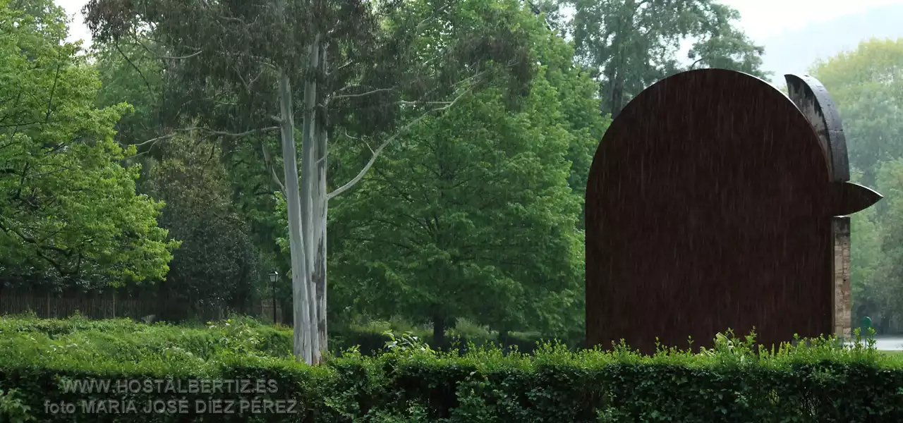 escultura en el parque natural Señorío de Bertiz
